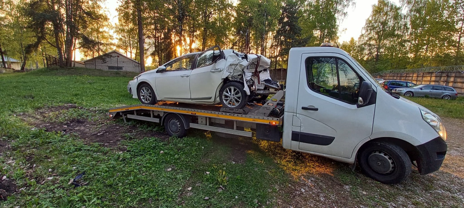 Motocikla tehniskā pārbaude un ķēdes eļļošana pavasarī pirms sezonas sākuma