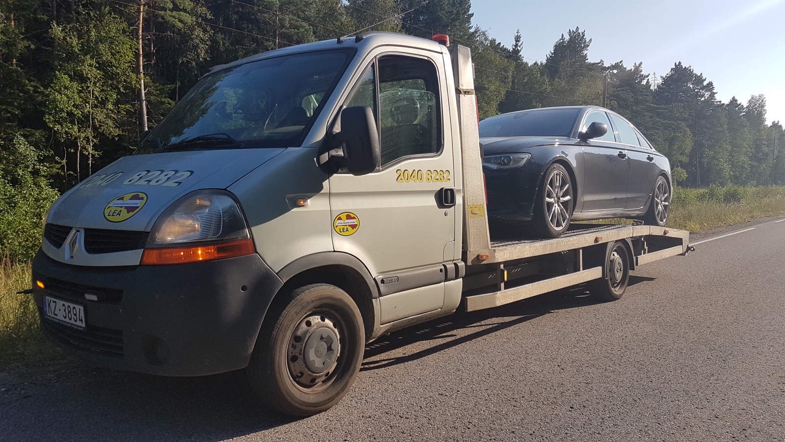 Bērnu drošības sistēmu pārbaude automašīnas salonā